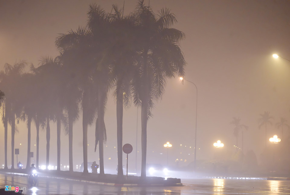 Sương mù bao phủ Hà Nội cả ngày lẫn đêm